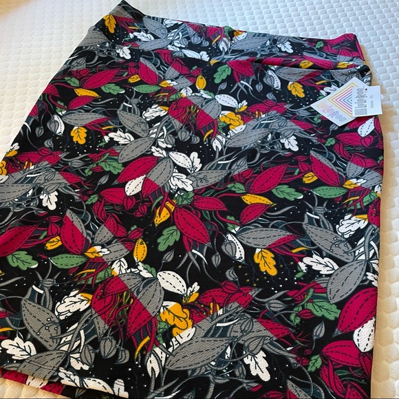 LulaRoe Cassie Skirt NWT Fun Print Size Women’s XL - Picture 3 of 10